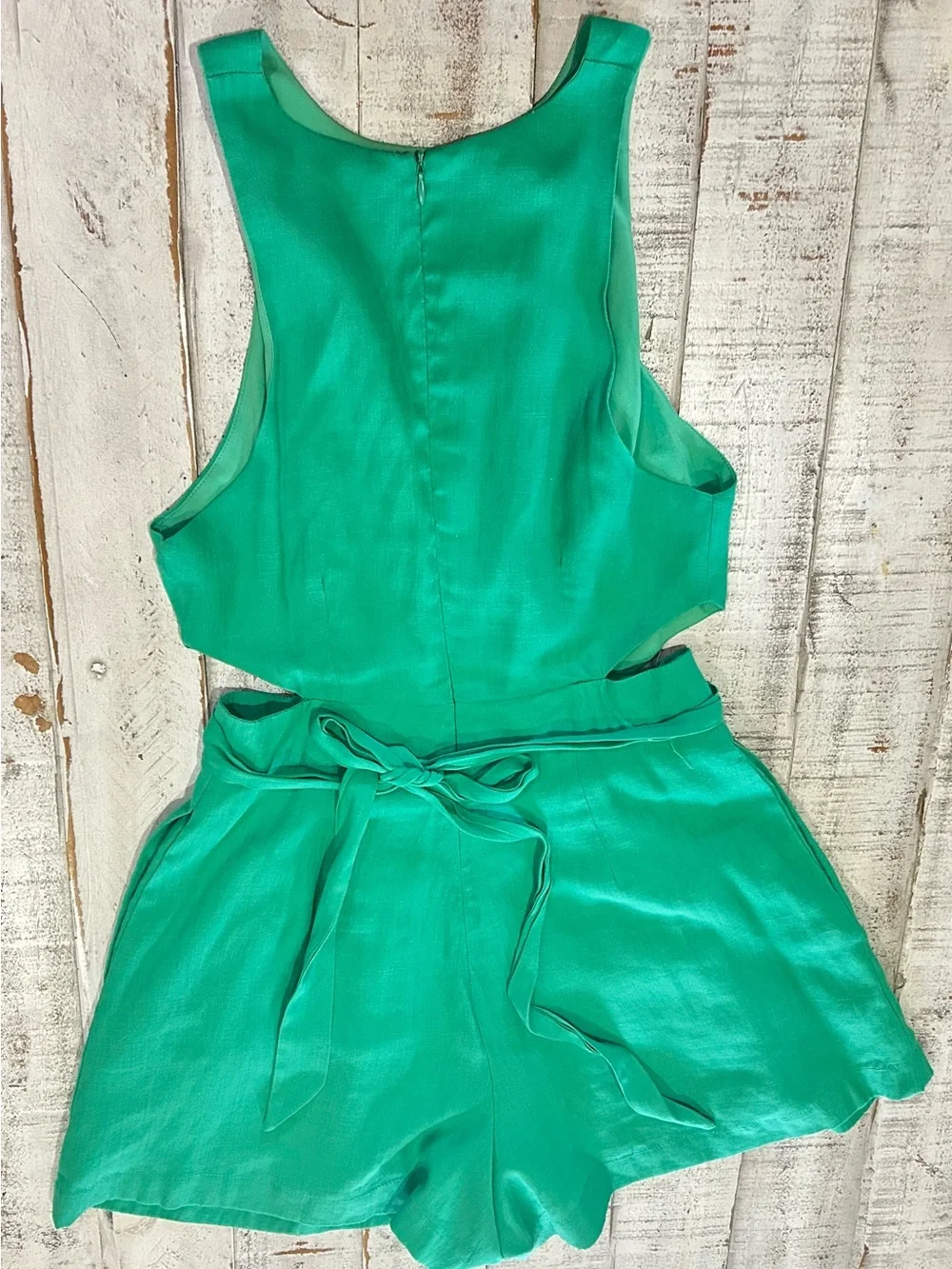 DO+BE Green side Cutout Sleeveless tie waist Romper Size Small - Picture 3 of 6